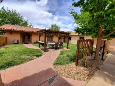 House Pet-friendly Taylor Ranch