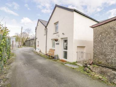 Cottage Yard Tanygrisiau