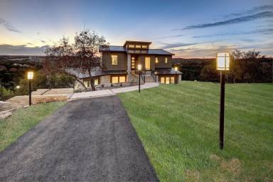 House West Lake Hills