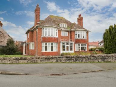 Cottage Colwyn Bay