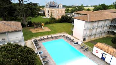 Des vacances au vert avec une chambre d'hôtes à Lagord, en Charente-Maritime - HomeToGo