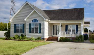 House Balcony/Patio Winterville