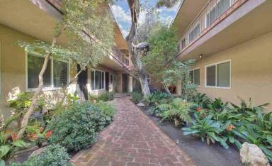 Condo Pet-friendly Brentwood