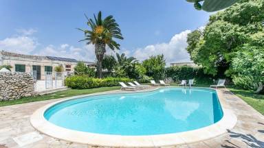 Case vacanza a Rosolini, la città del carrubbo - HomeToGo