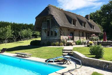 House Pool Bonneville-la-Louvet