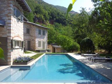 Case vacanza a Pietrasanta, antico borgo amato da Giosuè Carducci - HomeToGo