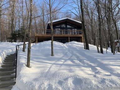Chalet Sutton